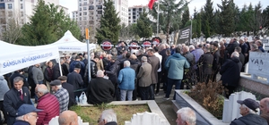 Ozan Arif, 7. ölüm yıl dönümünde mezarı başında anıldı