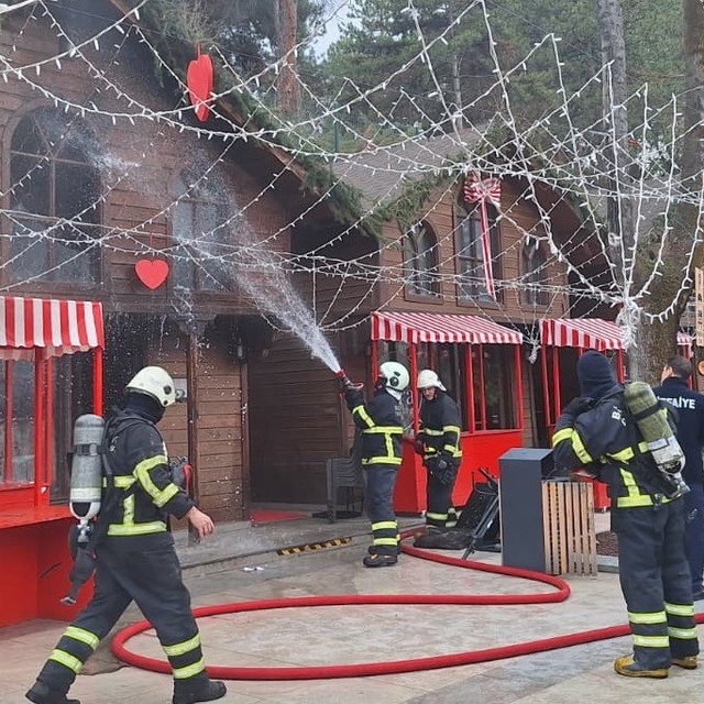Depo olarak kullanılan kulübede yangın