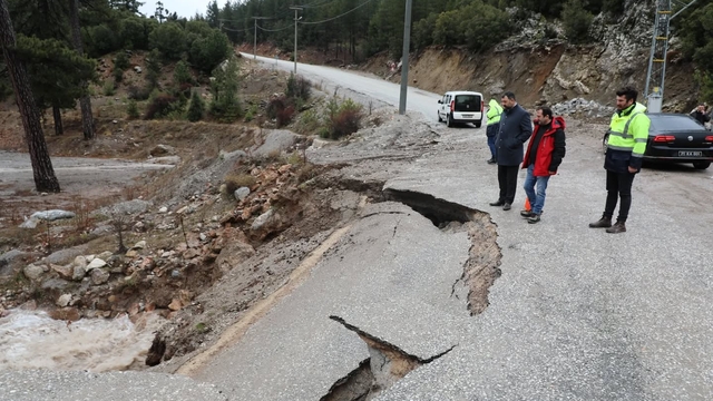 Denizli'de sağanak sonucu dereler taştı
