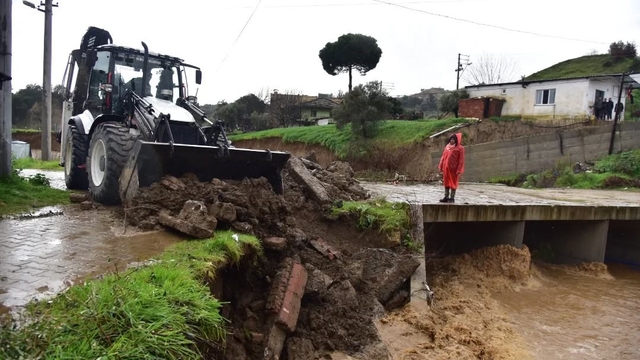 İncirliova Belediyesi'nden yağışa hızlı müdahale