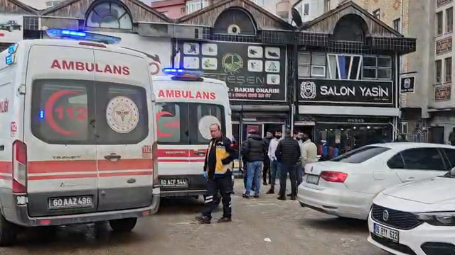 Kazı çalışmasında toprak altında kalan işçi kurtarıldı