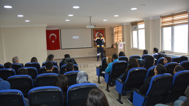 Tatvan'da öğrencilere ilk yardım eğitimi verildi