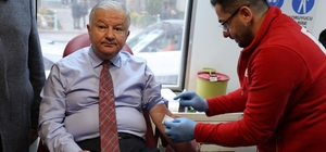 Aksaray'da kan bağışı kampanyasına Vali Duru da katıldı