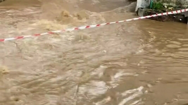 Büyük Menderes Nehri taştı, kara yolu ulaşıma kapatıldı (2)