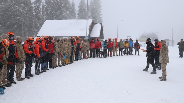 Ilgaz Dağı'ndaki kayak merkezinde "Çığda Arama Kurtarma Tatbikatı" yapıldı