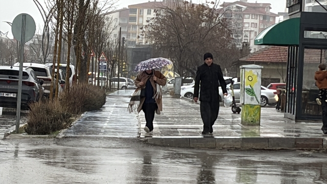 Aksaray'da rüzgar ve şiddetli yağmur etkili oluyor