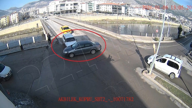 Amasya'da trafik kazaları KGYS kameralarına yansıdı