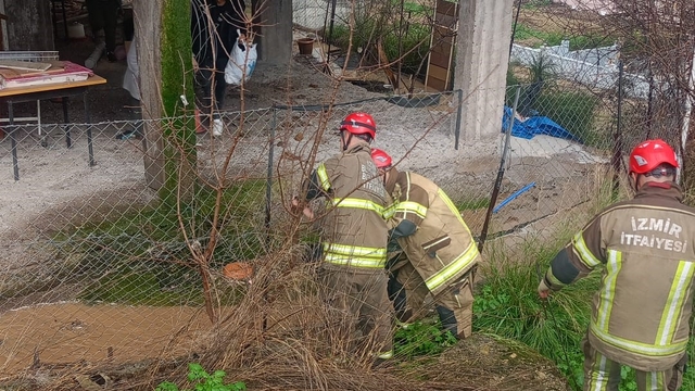 İzmir'de evin istinat duvarı çöktü: 3 kişi tahliye edildi