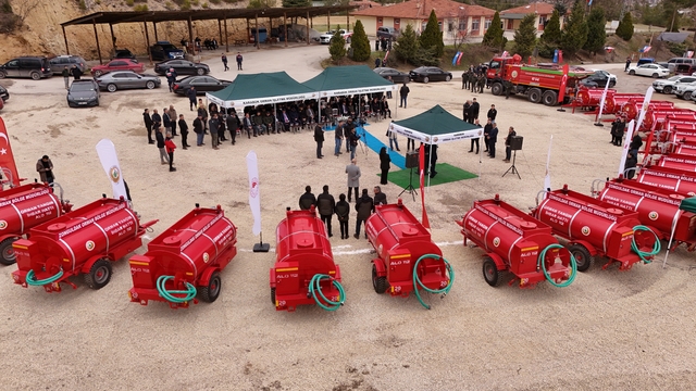 Orman köylerine 20 yeni tanker, yanan sahalara da tohumlama
Orman yangınlarında zarar gören 6 bin 875 hektarlık alanlarda çalışmalar sürüyor
