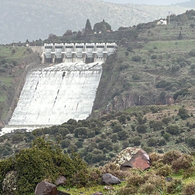 İzmir'de aşırı yağışlar sonrası barajlardan kontrollü su bırakılıyor