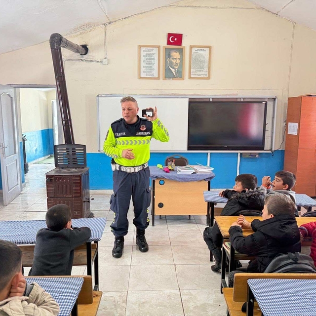 Malazgirt'te 52 öğrenciye trafik eğitimi