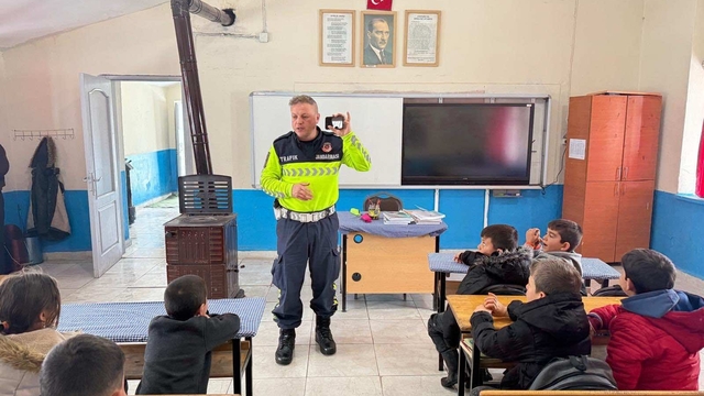 Malazgirt'te 52 öğrenciye trafik eğitimi