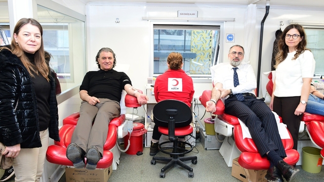 Başkan Erol'dan anlamlı hareket : "Bir Ünite Kan, Bir Hayat"