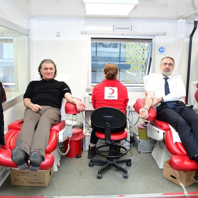 Başkan Erol'dan anlamlı hareket : "Bir Ünite Kan, Bir Hayat"