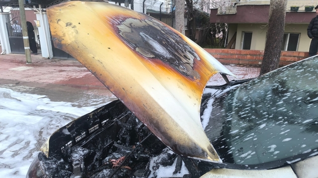 Amasya'da seyir halindeki otomobilde çıkan yangın söndürüldü