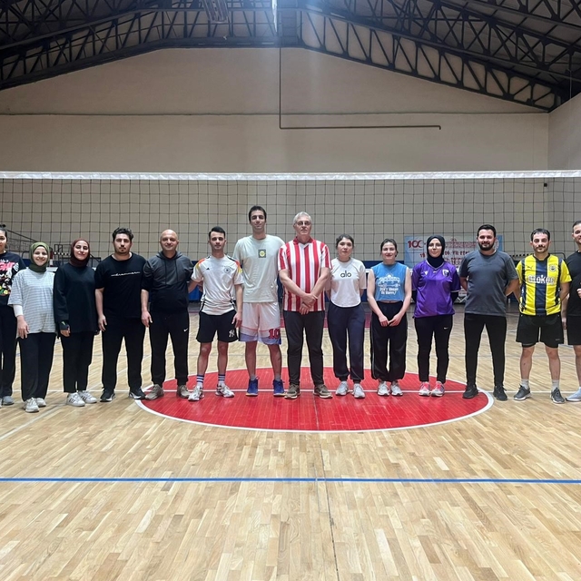 Vezirköprü'de sağlık çalışanları voleybol turnuvası