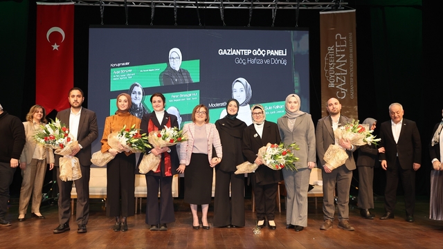 Gaziantep Büyükşehir'in ev sahipliğinde "Yeşil Otobüs" belgeselinin ilk gösterimi yapıldı
"Göç, hafıza ve dönüş" paneliyle göç olgusu tüm yönleriyle ele alındı
