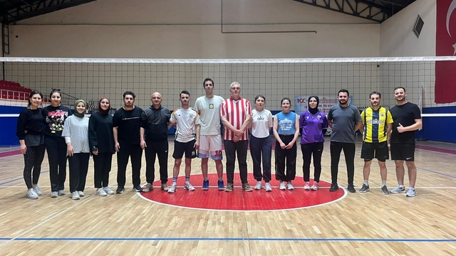 Vezirköprü'de sağlık çalışanları voleybol turnuvası