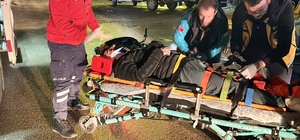 Otomobilin çarpıp kaçtığı motosiklet sürücüsü yaralandı