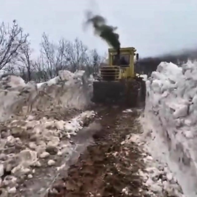 Yayladere'de karla mücadele çalışmaları sürüyor