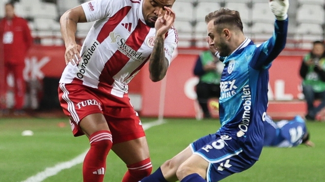 Trendyol Süper Lig: Antalyaspor: 2 - Samsunspor: 0 (İlk yarı)
