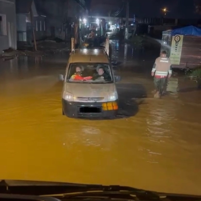 Hatay'da sağanak; dere taştı, evi ve ahırı su bastı (2)