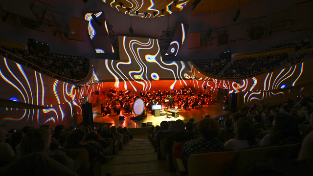 CSO, evrenin varoluşunu dijital enstrümanlarla anlatan "Kozmik Senfoni"nin Türkiye prömiyerini yaptı