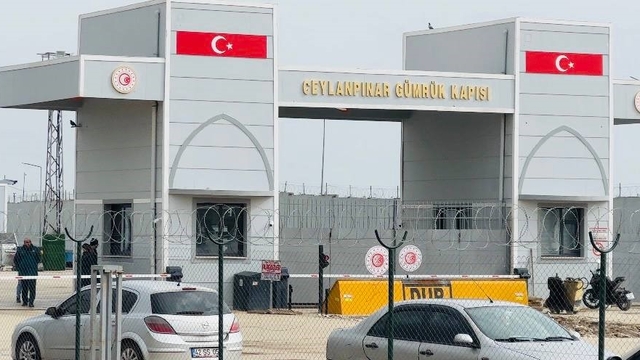 STK temsilcileri kapatılacak gümrük kapıları için sınırda toplandı
Sınırda toplanan STK temsilcileri, esnaf ve vatandaşlar Suriye hükümetine seslendi