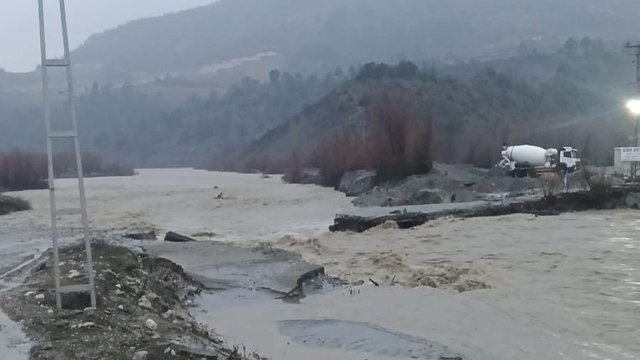 Kahramanmaraş'ta sağanak taşkınlara neden oldu