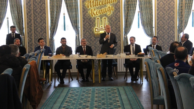 Tarihi konakta Ramazan öncesi "Zekat" buluşması
Erzurum protokolü ve esnafı hayırlı işler için bir araya geldi