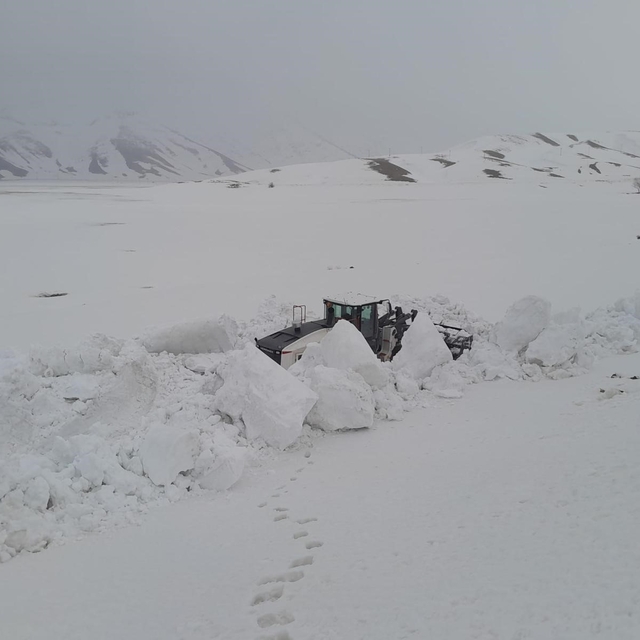 Hakkari'de 19 köy ve 38 mezra yolu ulaşıma açıldı