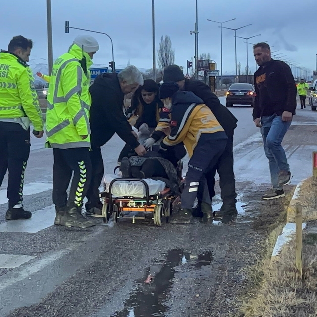 Erzincan'da iki araç çarpıştı: 2 yaralı