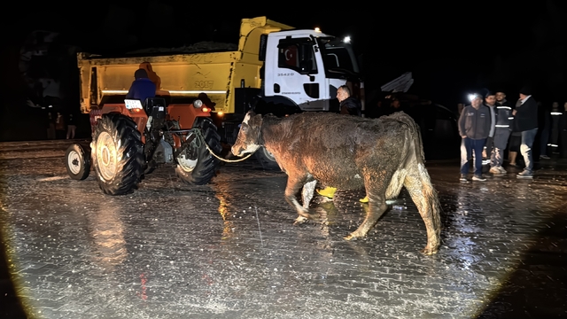 Seydikemer'de su baskını: Evler tahliye edildi