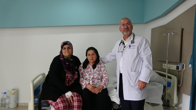 Zor denilen ameliyat Van'da başarıyla yapıldı
Kalp ve Damar Cerrahisi Uzmanı Prof. Dr. Halil Başel:
"En büyük eforumuz ameliyattan ziyade hastayı ve ailesini ikna etmek oldu"