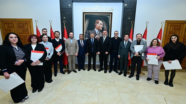 Gazeteciler basın kartlarını Vali Yılmaz'dan aldı