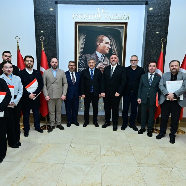 Gazeteciler basın kartlarını Vali Yılmaz'dan aldı