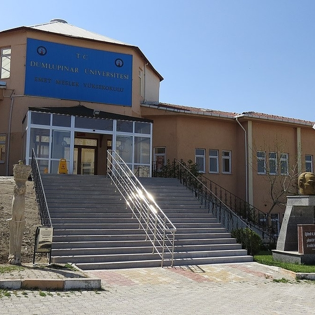 Emet MYO'nun 2025 yılı akademik teşvik başarısı
3 akademisyen akademik teşv...