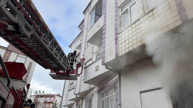 Elazığ'da binanın bodrum katında çıkan yangın söndürüldü
