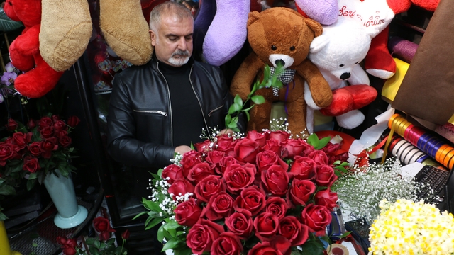 Sevgililer Günü'nde 100'lardan başlayıp 7 bin liraya kadar çıkan çiçek hediyesi