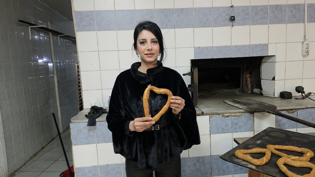 Edirne'de Sevgililer Günü'ne özel kalpli simit