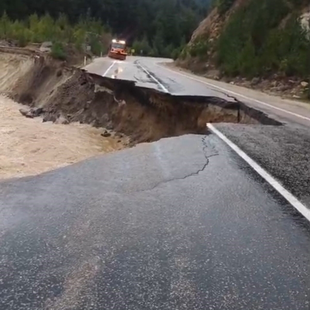 Adana'da Kozan-Kayseri karayolu ulaşıma kapandı