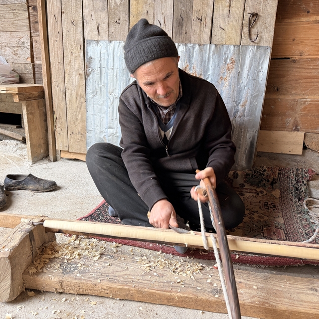 Geleneksel beşik ustası kaybolmaya yüz tutan mesleğini yaşatmaya çalışıyor