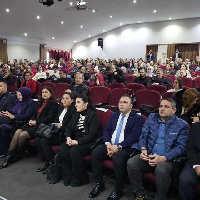 ADÜ'lü akademisyenler Nazilli'de her yönüyle kadına şiddeti anlattı