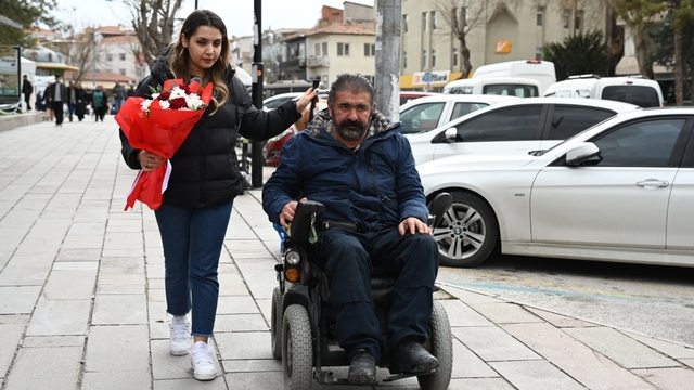 Aksaray Belediyesinden engelli çifte "Sevgililer Günü" sürprizi