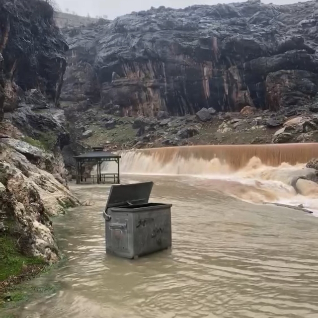 Sinek Çayı'nın su seviyesi yağışlarla yükseldi