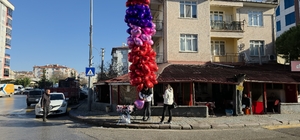 Edirne'de Sevgililer Günü kalpli balon satıcılarına yaradı