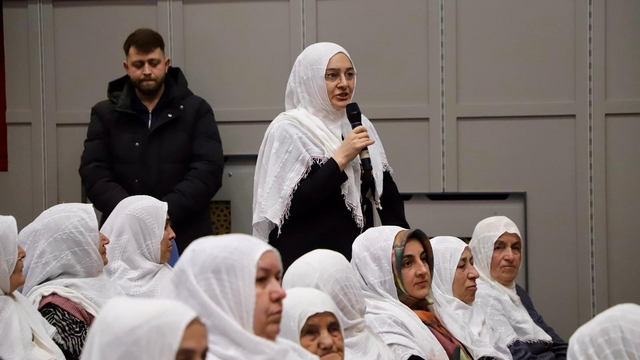 Karabüklü kadınlardan Başkan Güneş'e yöresel kıyafetli destek