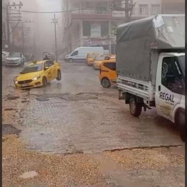 Mardin'de tarihi ilçedeki çukurlu yollar için sürücülerden suç duyurusu