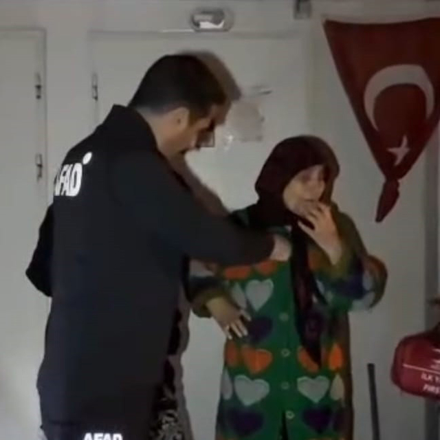 Gaziantep'te sağanak nedeniyle konteyner kentte kalan 60 kişi tahliye edild...