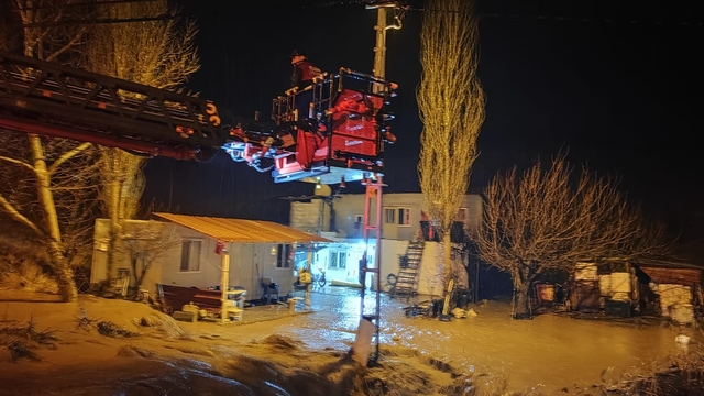 Adıyaman'da sağanak, sele neden oldu (2)